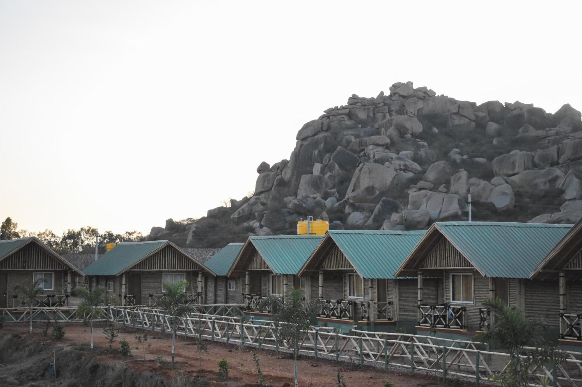 Mowgli'S Cafe Hampi & Guest House Exterior foto