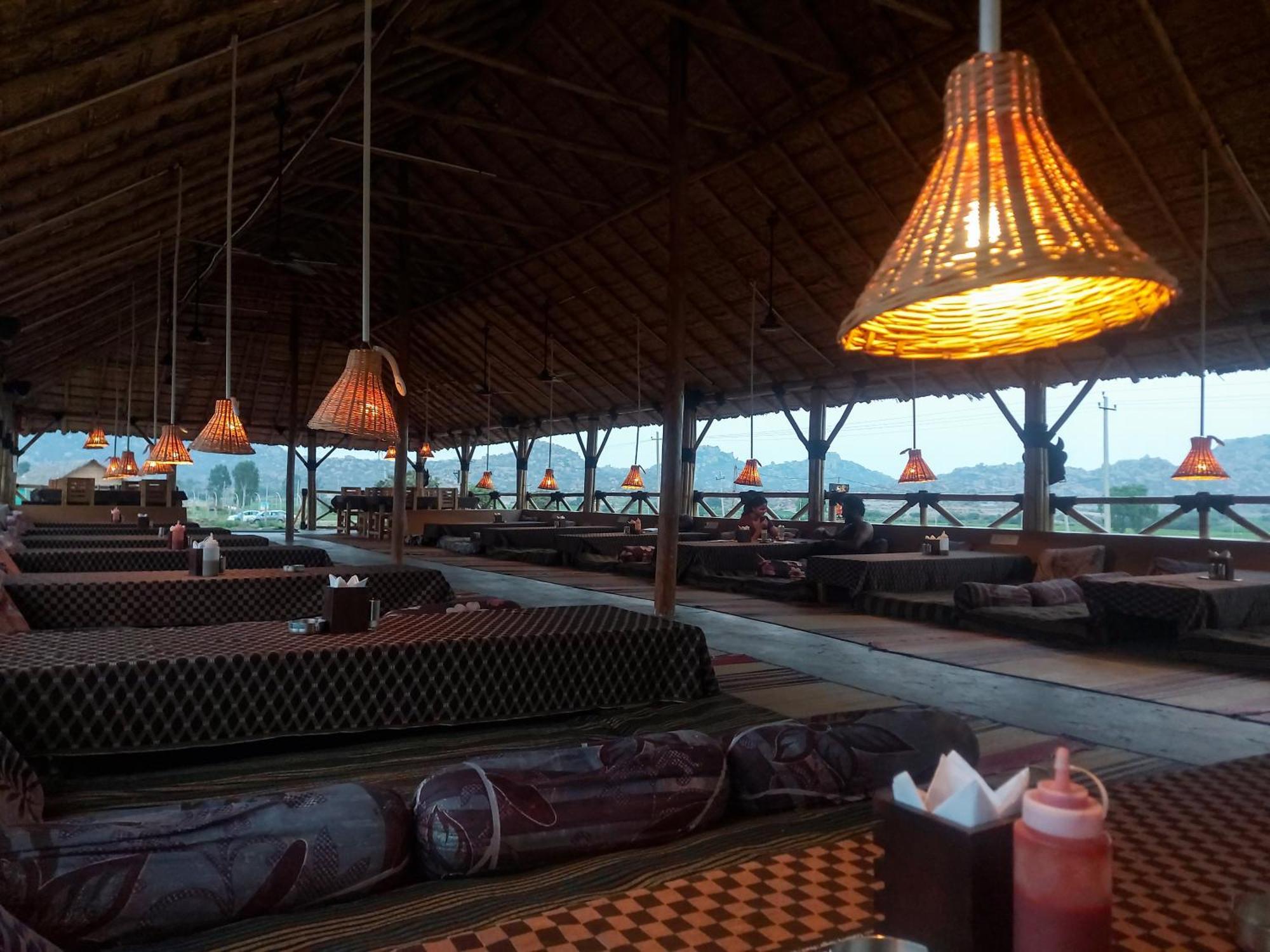 Mowgli'S Cafe Hampi & Guest House Exterior foto