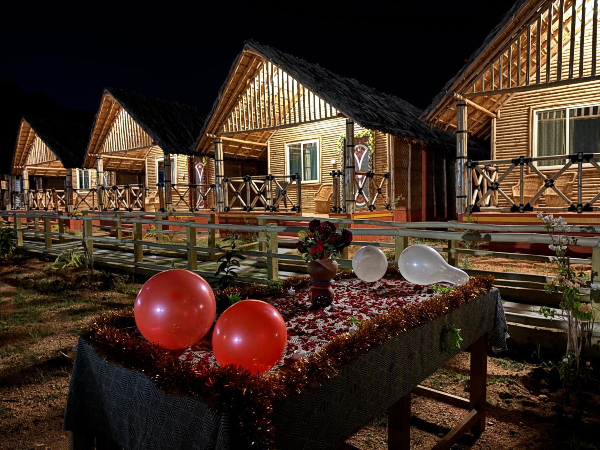 Mowgli'S Cafe Hampi & Guest House Exterior foto